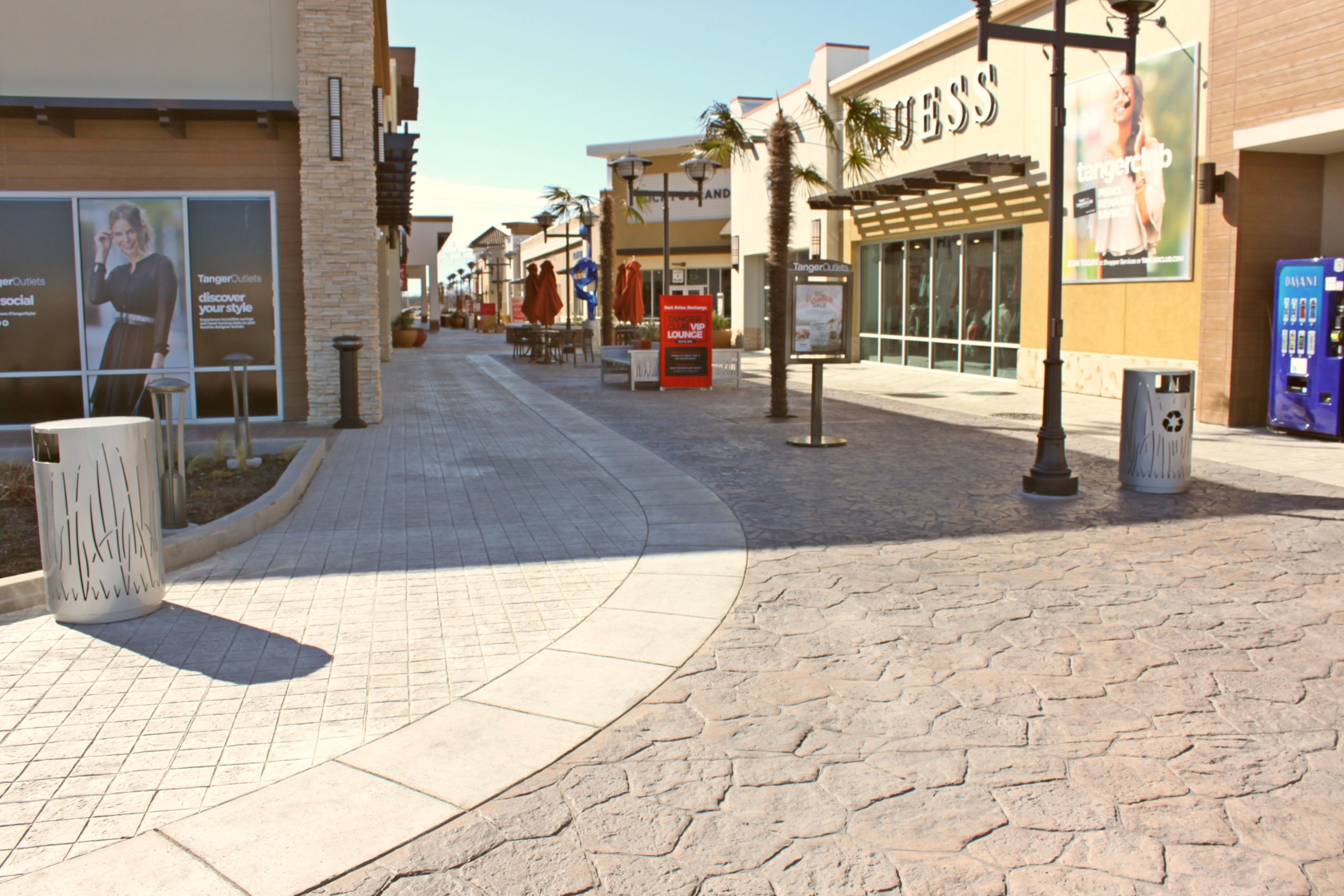 Tanger Outlets – Texas Bomanite